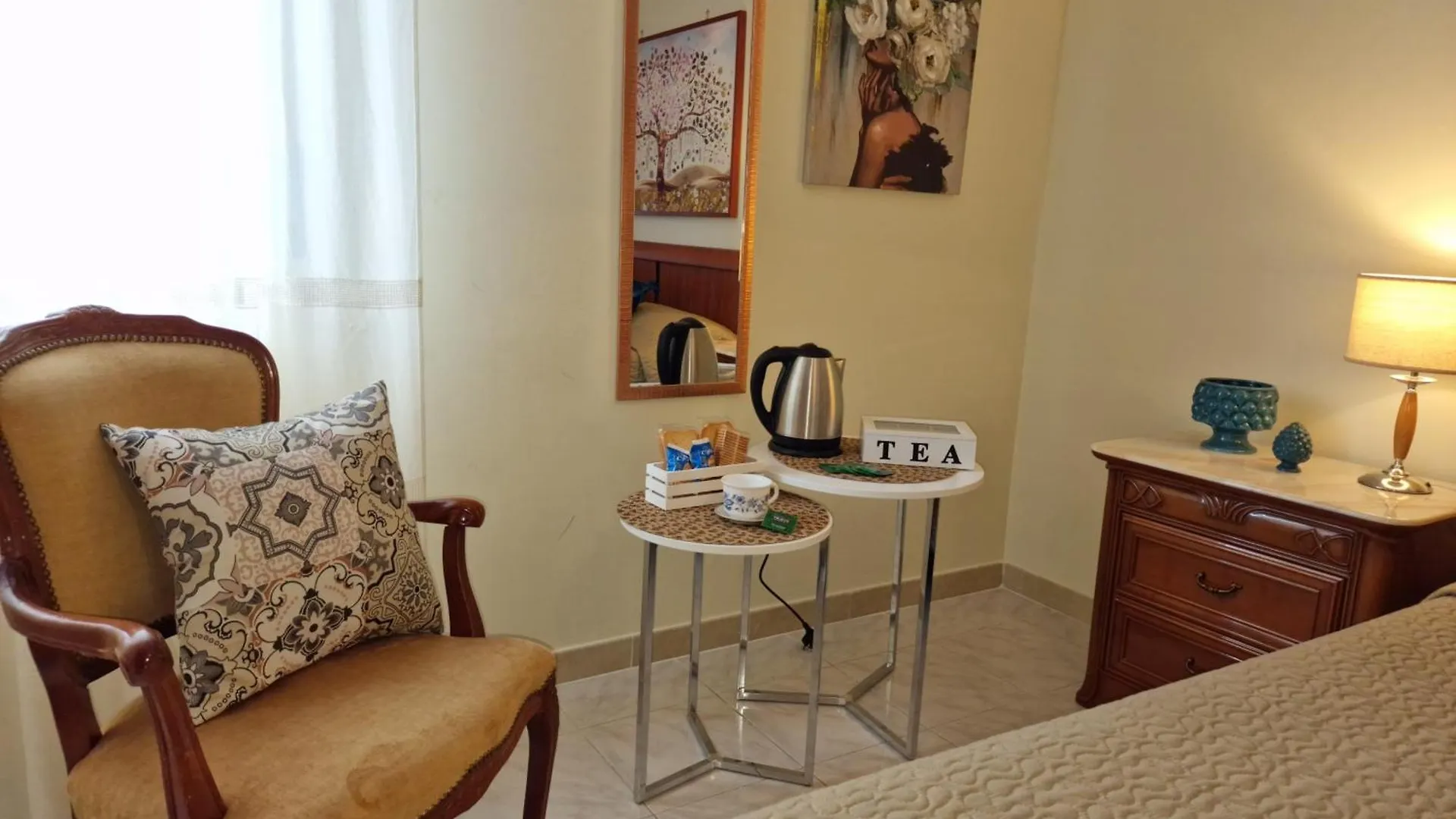 Lorenzo Guest Suite With Free Private Parking-- Cantieri Culturali Palermo Italy